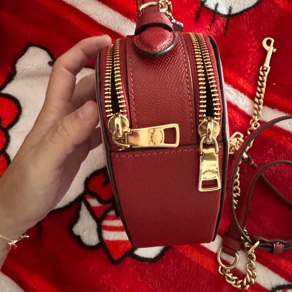 Coach Heart-Shaped Pink Crossbody Bag with Gold Accents - Picture 4 of 10